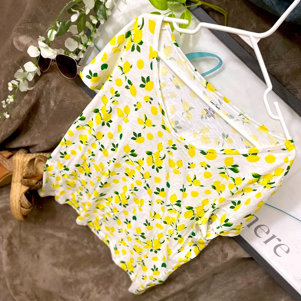 ‼️3/$33‼️✨🎀LORD & TAYLOR LEMON T-SHIRT🎀✨